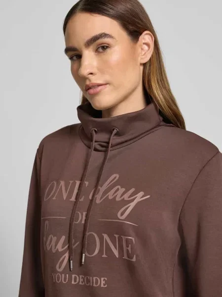 Bluza ze stójką i tunelem model ‘BANU’ Soyaconcept