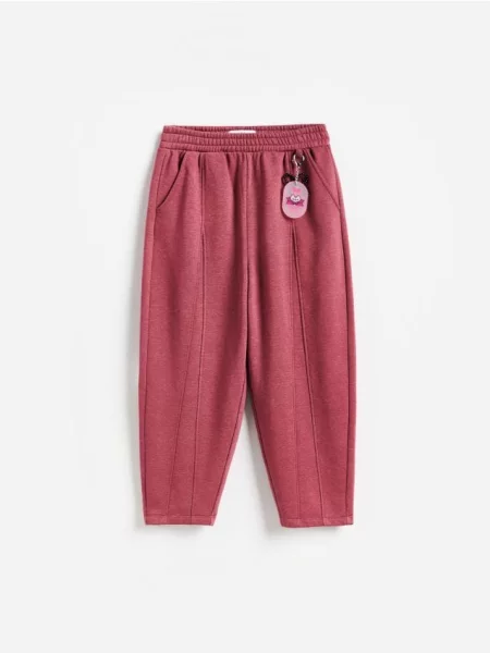 Reserved Pantaloni cu breloc Pusheen maro