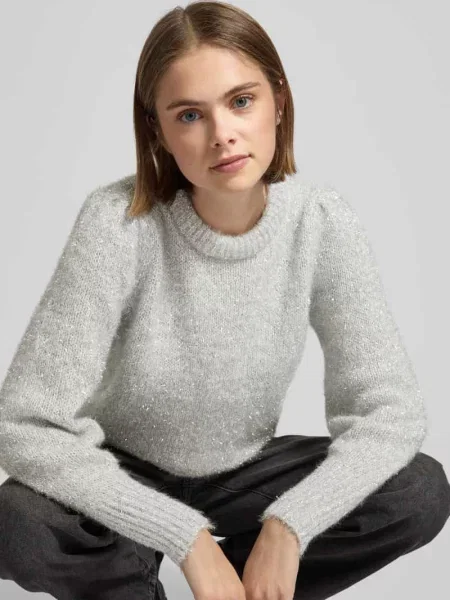 Sweter z dzianiny o kroju regular fit z efektowną przędzą model ‘ANNI’ Only biały