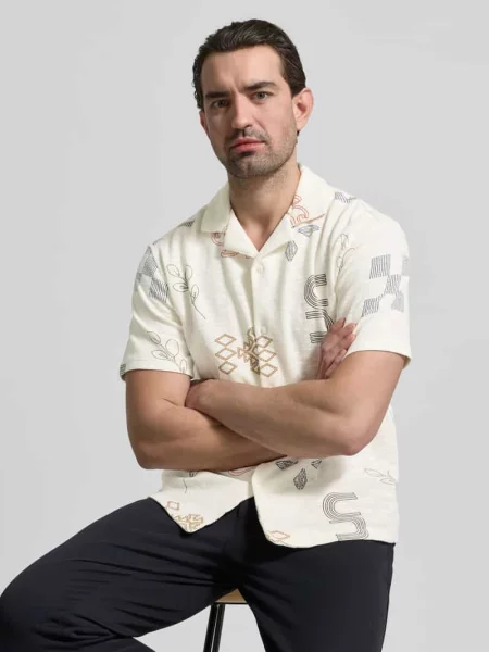 Koszula casualowa o kroju slim fit z wyhaftowanym motywem na całej powierzchni Mcneal