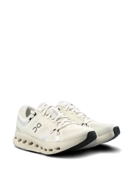 Sneakerși On