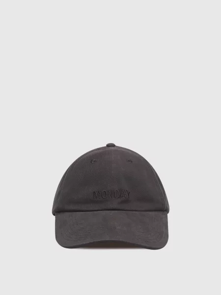 Кепка з вишивкою Friday Vetements чорна
