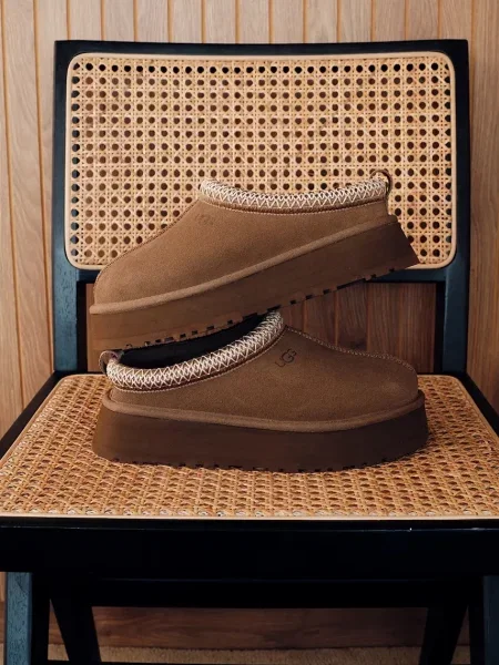 UGG пантофи дамски от велур W Tazz II кафяво