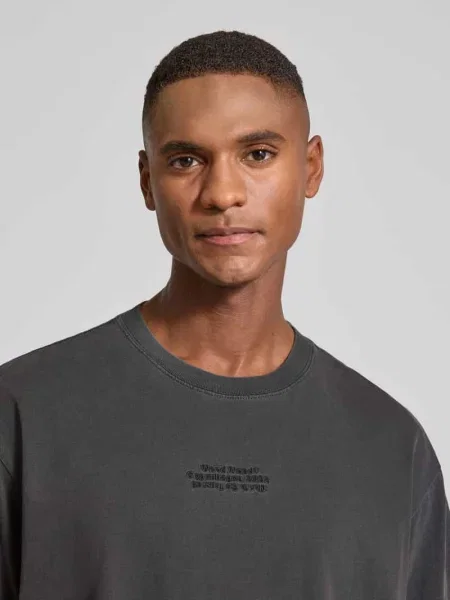 T-shirt z wyhaftowanym logo model ‘Oliver’ Wood Wood czarna