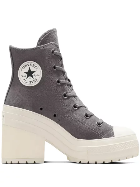 Iš natūralios odos sportbačiai Converse Chuck 70 izoliuoti ant pleištinio kulniuko pilka
