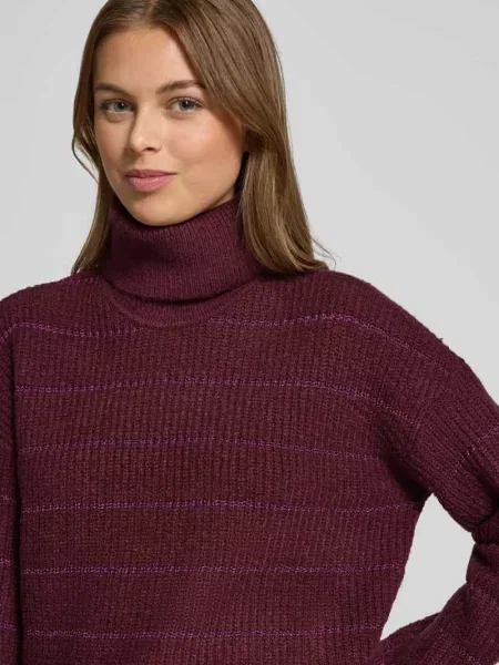 Sweter o kroju regular fit z golfem model ‘Zaza’ Vila
