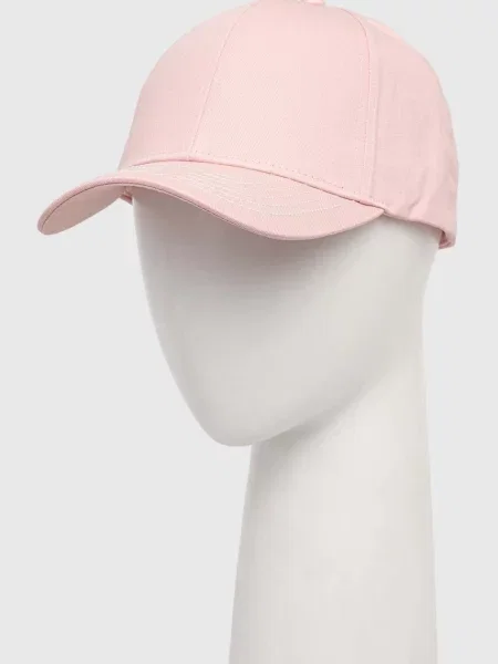 Шапка с козирка Guess с апликация розово