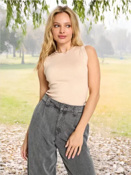 Светр без рукавів нюдовий