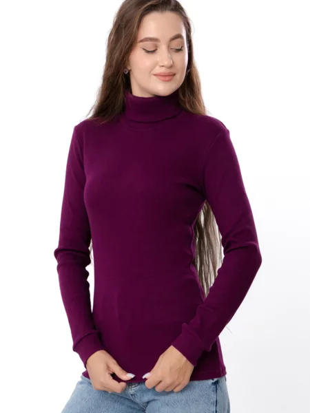 Водолазка водолазка носи своє фиолетовая