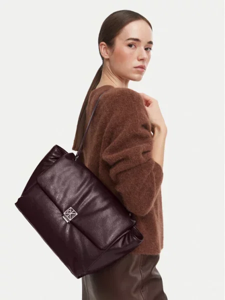 Torbica Calvin Klein Emblem Hw Padded Satchel Tamnocrvena smeđa