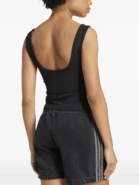 Pantaloni scurți Adidas cu dungi de costum maro