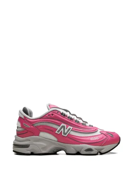 Sneakerși New Balance cu aplicații roz