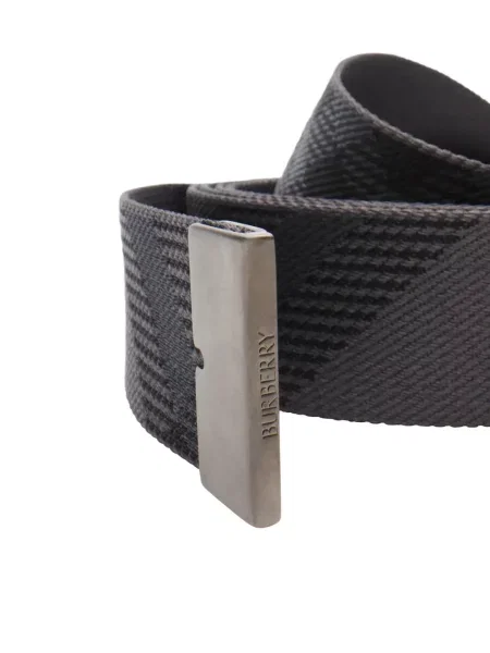 Cu centură curea Burberry în carouri gri