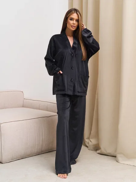 Велюровая пижама Issa Plus черная