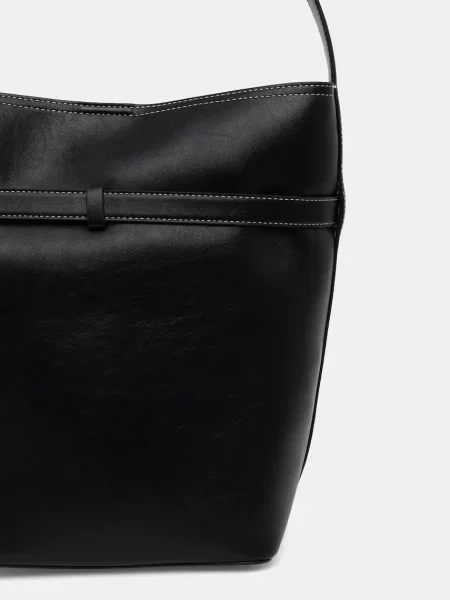 Calvin Klein Válltáskák fekete