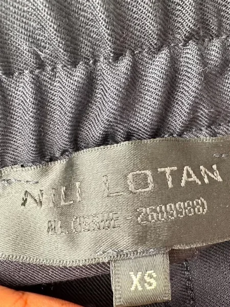 Pantaloni Nili Lotan cu cordon negru