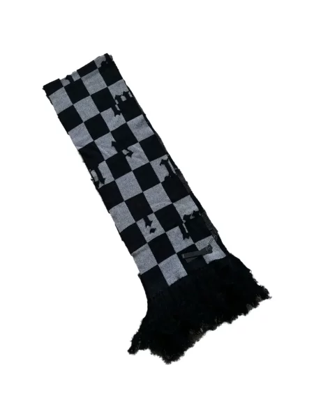 Kostkovaný šál Amiri s třásněmi černý