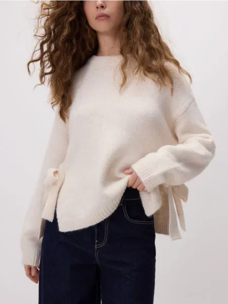 Reserved Pulover cu fundițe nude