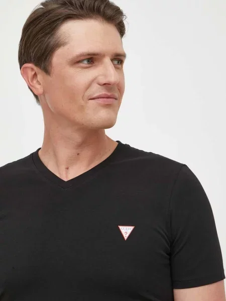 Тениска Guess с изчистен дизайн черно