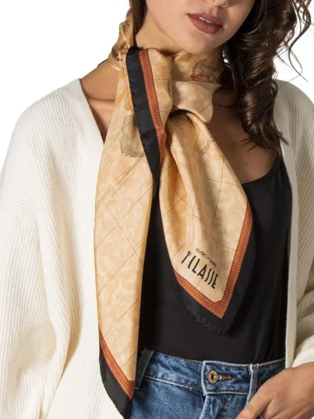 Svilena ruta Alviero Martini Prima Classe črna