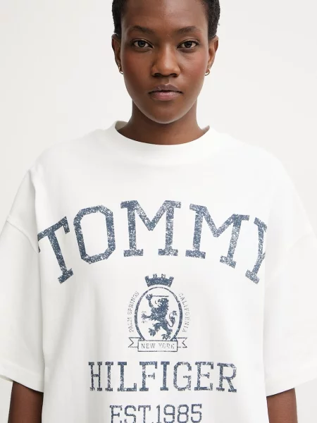 Tommy Hilfiger уголемена тениска дамска от бежово