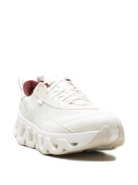 Sneakerși On alb