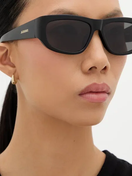 Солнцезащитные очки Jacquemus черные