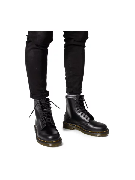 Botki Dr. Martens sznurowane skórzane czarne