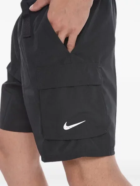 Scurt chiloți Nike cu imagine cu model floral negru