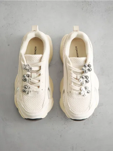 Reserved Sneakersy z łączonych materiałów złamana biel