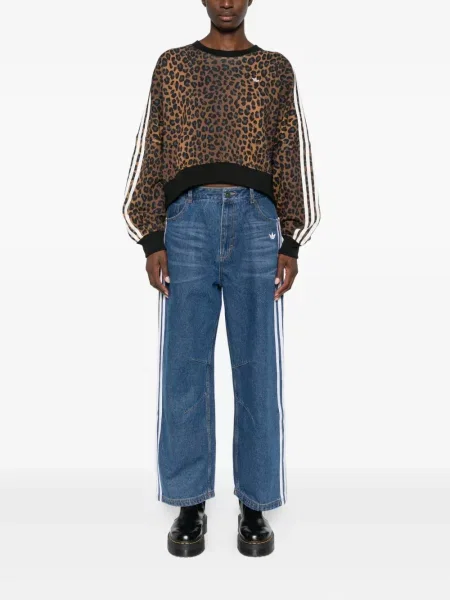 Szeroka koszulka Adidas z przetarciami z dżerseju biała