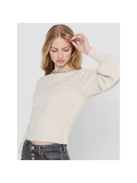 Sweter z dzianiny o kroju regular fit z obszyciem ozdobnymi kamieniami model ‘ELSA’ Only beżowy