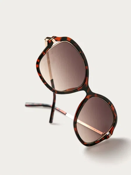 Guess Akcesoria Kobieta ONE SIZE Okulary Przeciwsłoneczne Motylkowe Gradient Ochrona UV brązowy