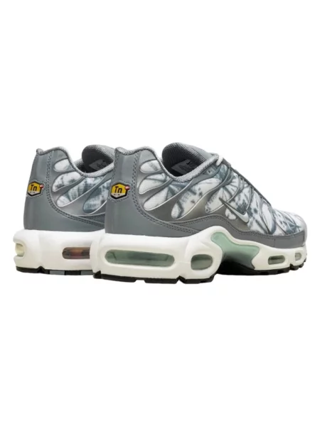 Pantofi Nike gri