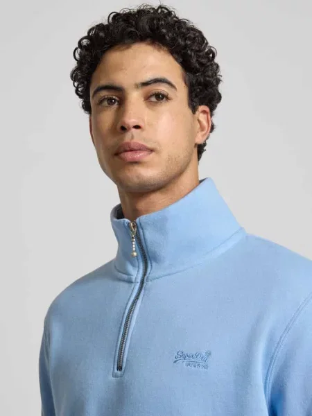 Haftowany sweter Superdry błękitny
