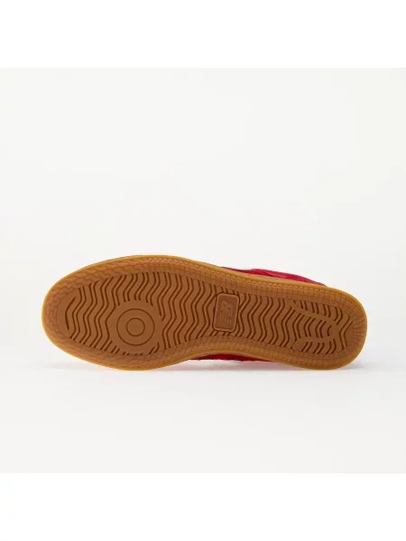Велурени маратонки New Balance червено