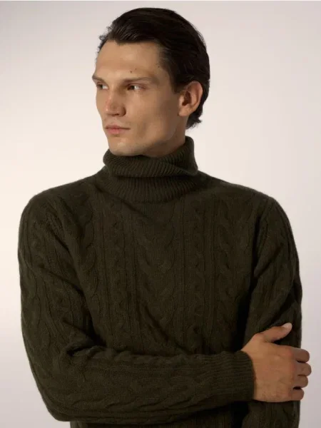 Reserved Pulover din lână verde-închis verde