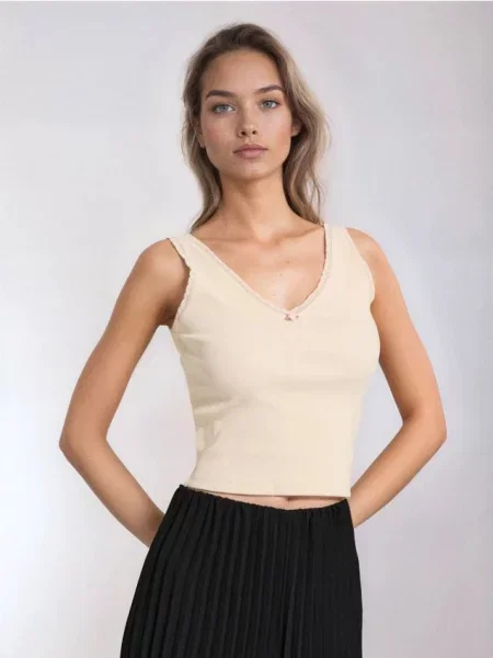 В’язана майка в рубчик нюдовий