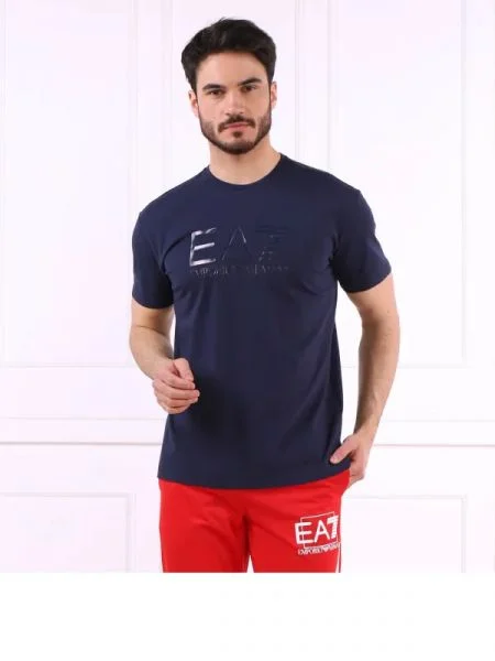 Tricou