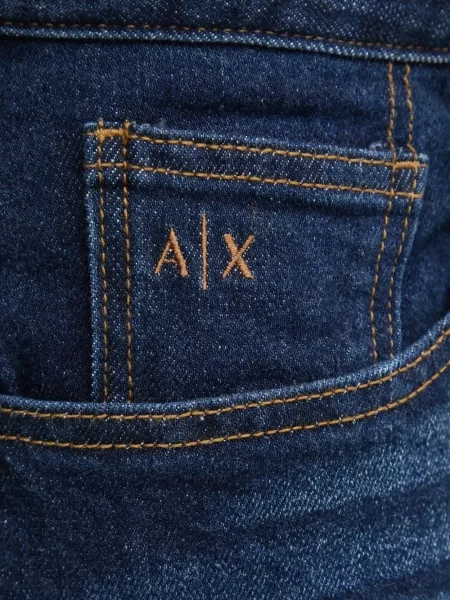 Blugi Armani Exchange cu broderie albastru