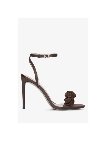 Атласные босоножки Estro в цветочек коричневые