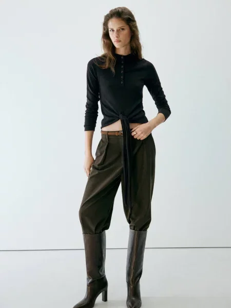 Sweter z półgolfem i wiązaniem czekoladowy Kobieta XL MANGO