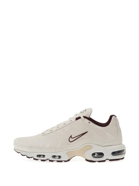 Dlouhé plisované tričko Nike s potiskem černé