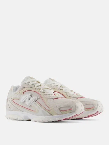 Замшевые кроссовки New Balance бежевые