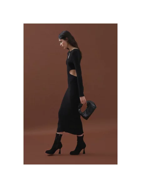 Стрейчевые ботильоны Estro черные