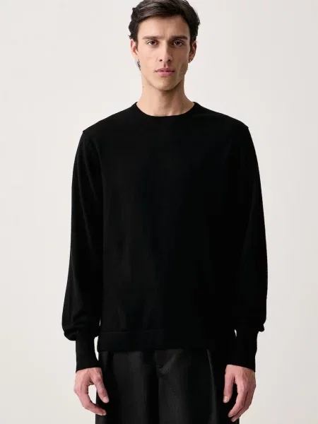 Officine Generale sweter z wełny merino NINA czarny