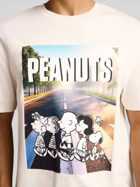 T-shirt o kroju relaxed fit z nadrukiem peanuts z przodu Tom Tailor Denim biała