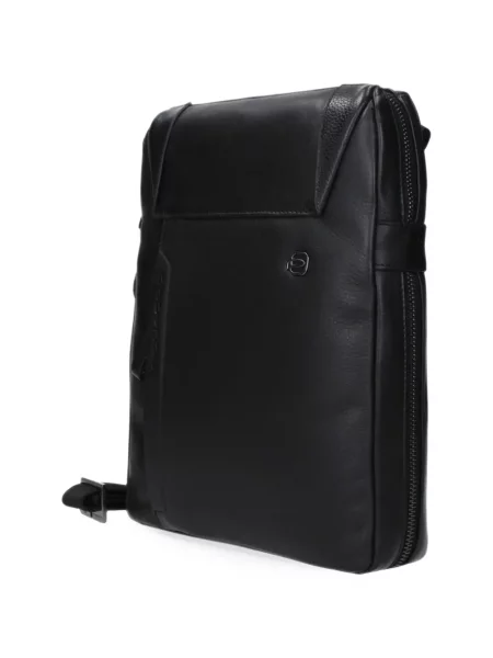 Kožená crossbody taška Piquadro s autogramem černá