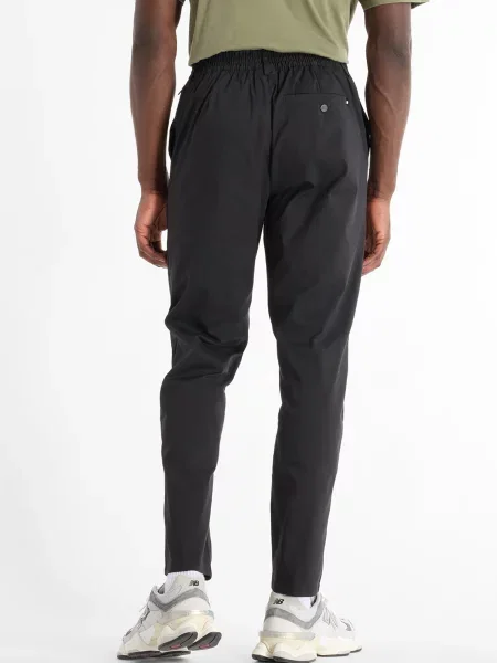 Зауженные чиносы New Balance черные