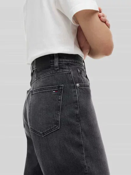 Jeansy o kroju mom fit z czystej bawełny 5 kieszeni Tommy Jeans